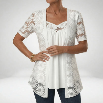 Prudence — Blusa blanca de encaje con mangas cortas
