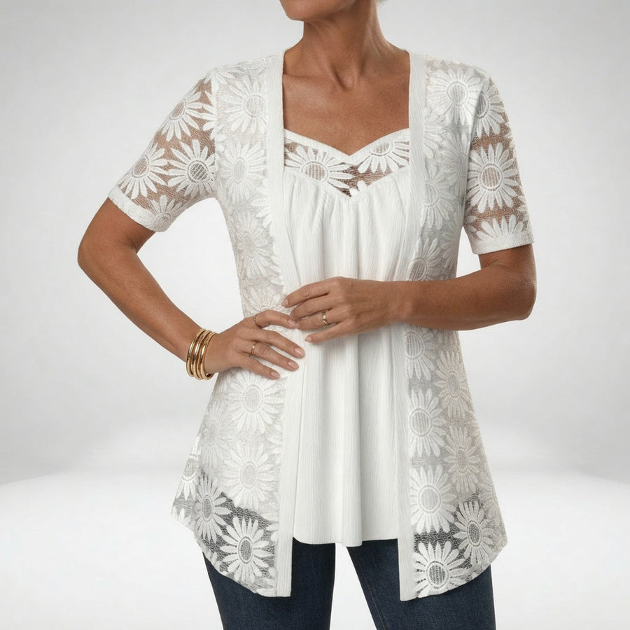 Prudence — Blusa blanca de encaje con mangas cortas