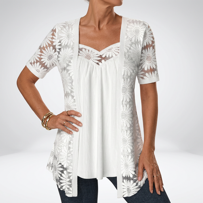 Prudence — Blusa blanca de encaje con mangas cortas