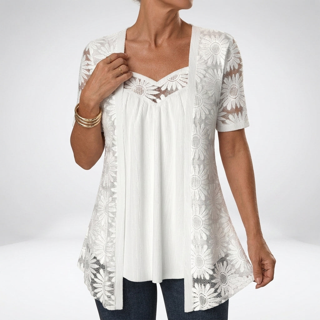 Prudence — Blusa blanca de encaje con mangas cortas