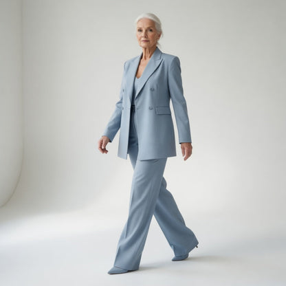 Élisabeth — Traje de pantalón azul glaciar elegante