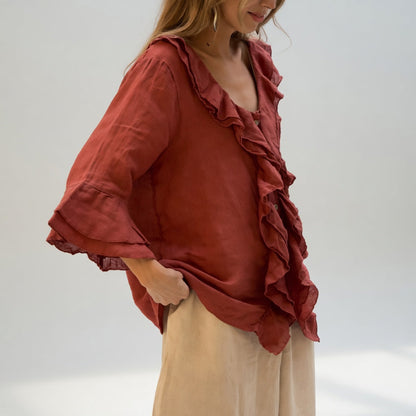 Apolline — Blusa fluida con cuello volante elegante