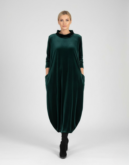 Françoise — Vestido suave con cuello alto y bolsillos