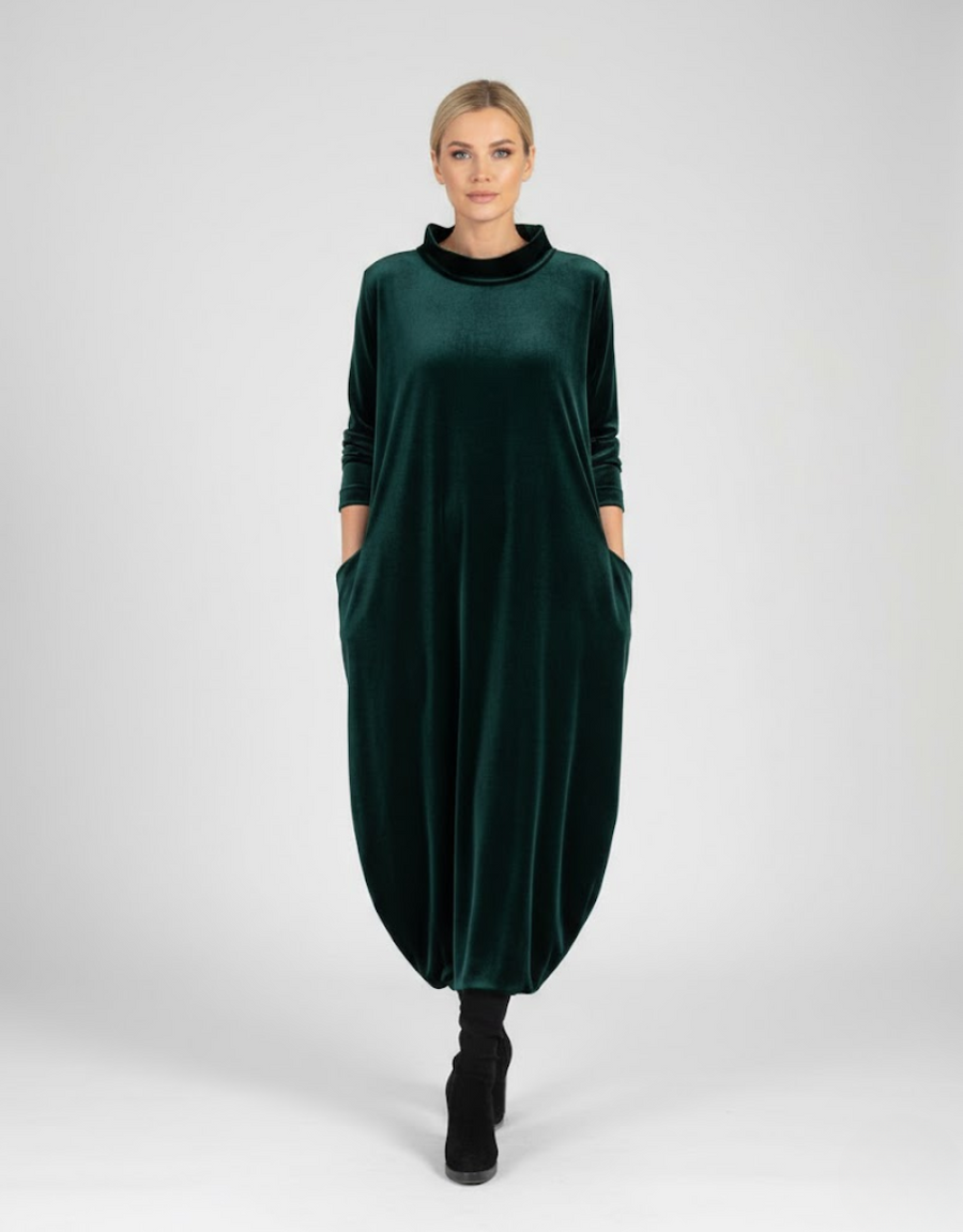 Françoise — Vestido suave con cuello alto y bolsillos