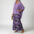 Violeta con flores