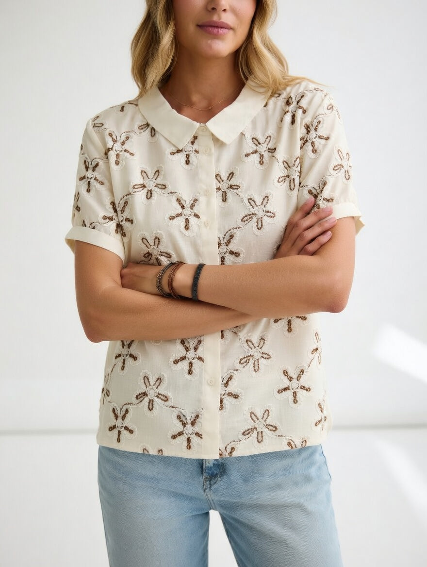 Amandélie — Blusa bordada floral elegante
