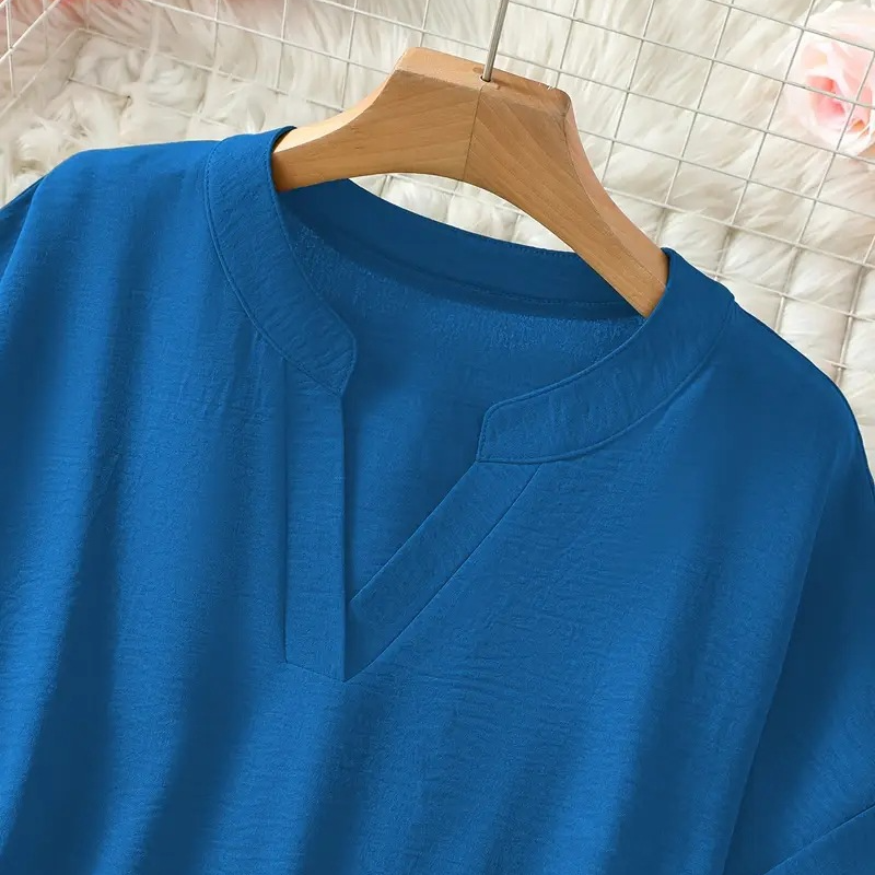 Émilie — Blusa fluida elegante con cuello abierto