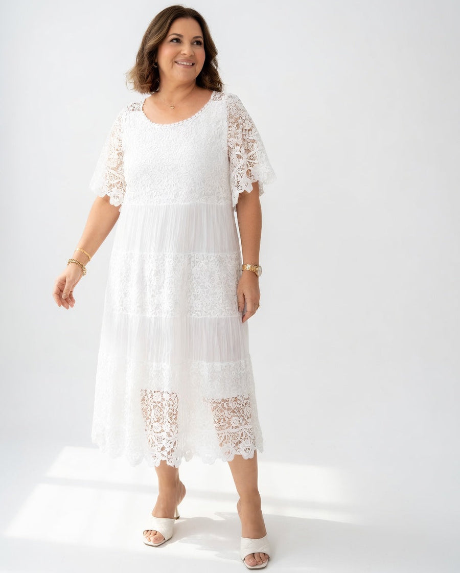 Clarisse — Vestido midi elegante con encaje delicado