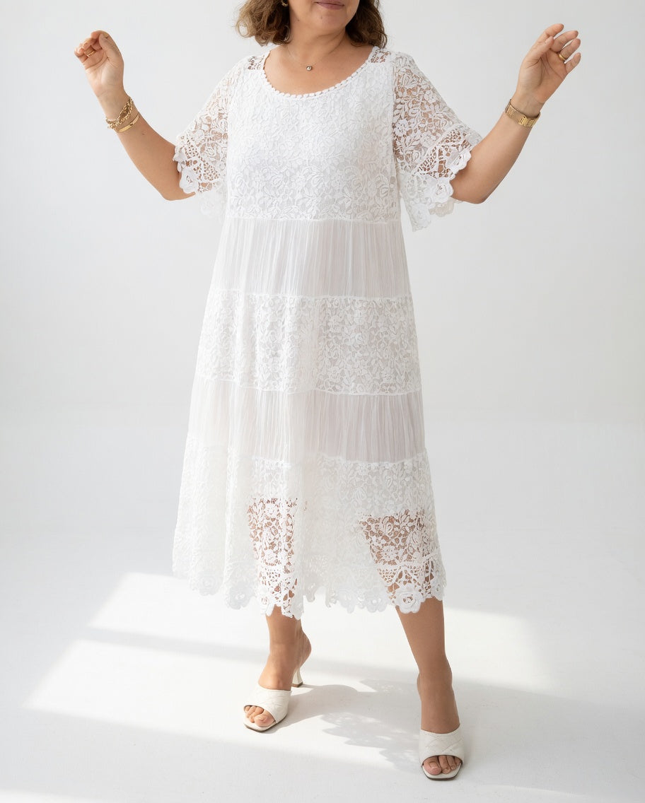 Clarisse — Vestido midi elegante con encaje delicado