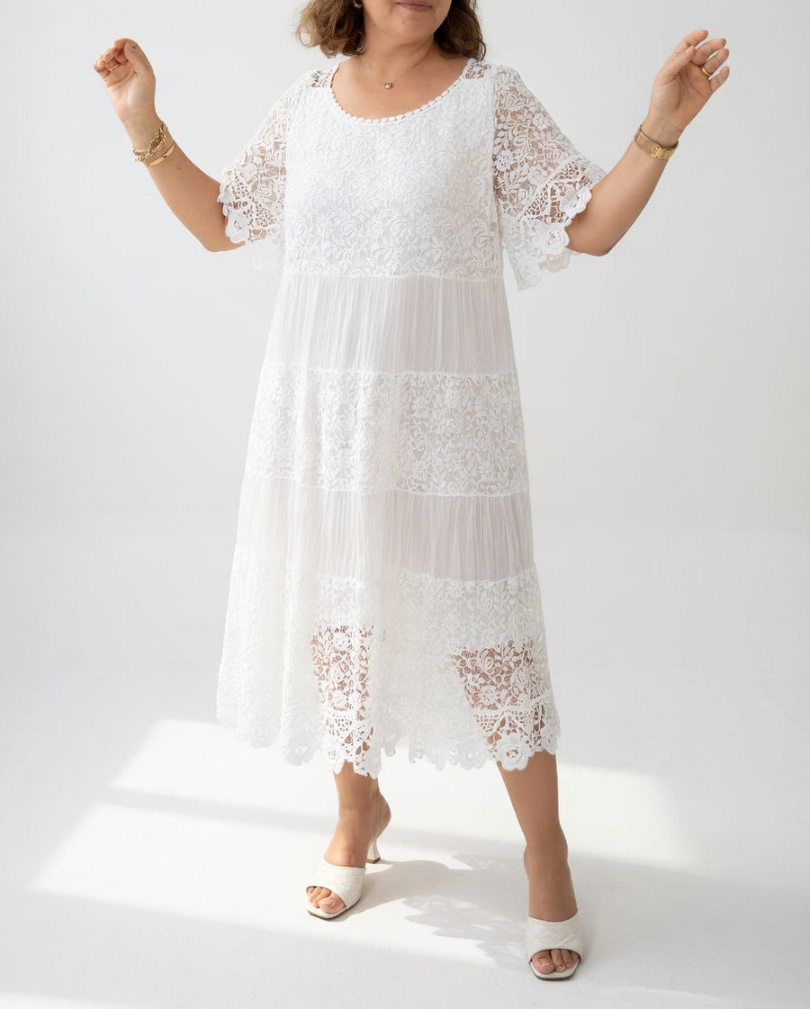 Clarisse — Vestido midi elegante con encaje delicado