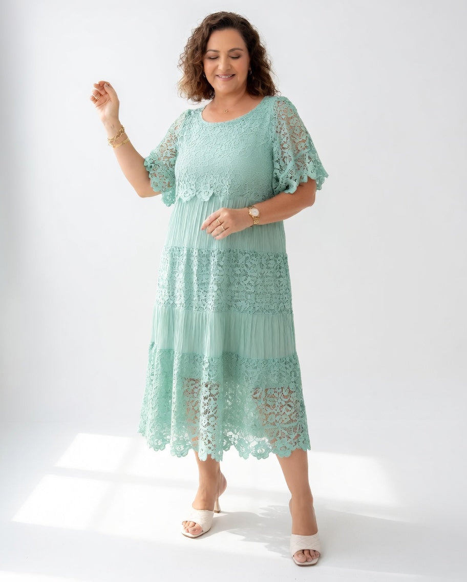 Clarisse — Vestido midi elegante con encaje delicado